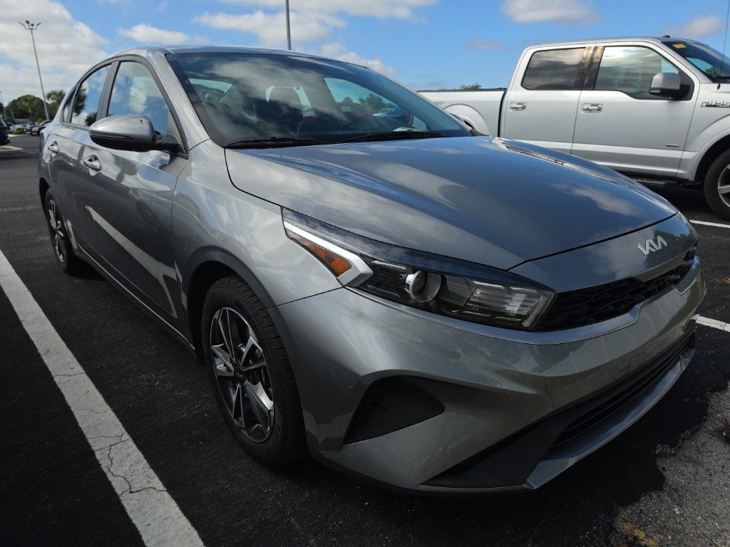 Certified 2022 Kia Forte LXS w/ LXS Technology Package FWD image 3