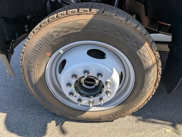 Used 2025 Ford F550 4x4 Regular Cab Super Duty image 8