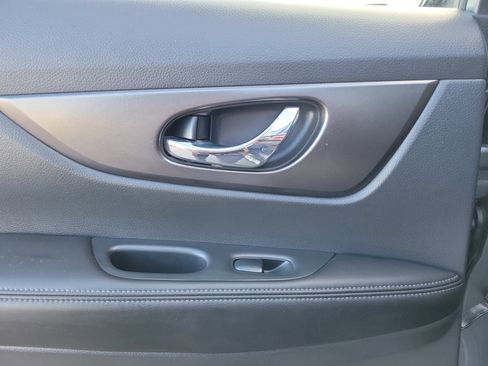 Used 2015 Nissan Rogue S image 12