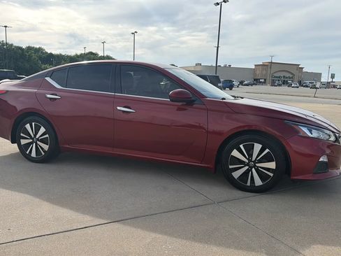 Used 2020 Nissan Altima 2.5 SL FWD image 25