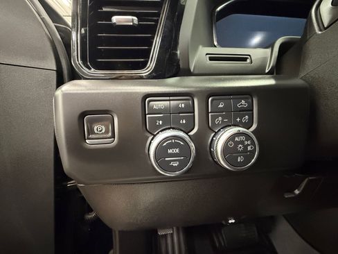 Used 2025 GMC Sierra 2500 AT4 AWD/4WD image 23