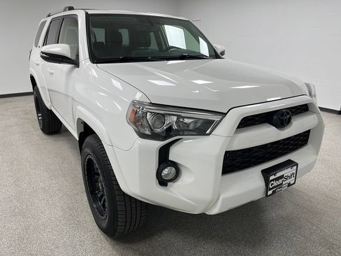 Used 2019 Toyota 4Runner SR5 Premium AWD/4WD image 2