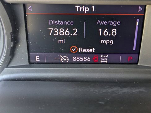 Used 2021 Chevrolet Tahoe Z71 image 32