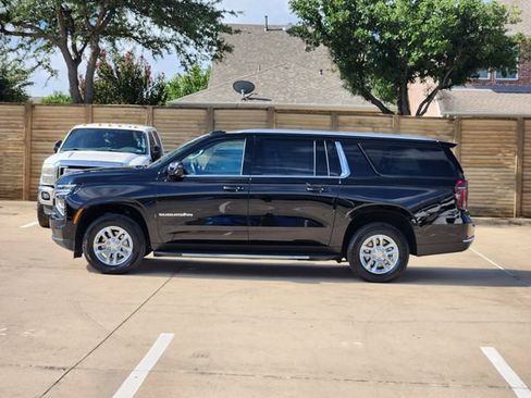 Used 2025 Chevrolet Suburban LS RWD image 12