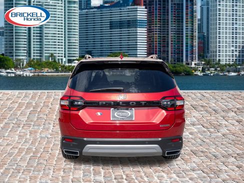 Certified 2025 Honda Pilot Touring image 6