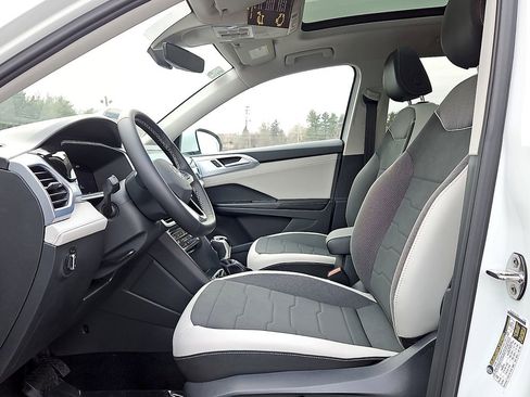 New 2026 Volkswagen Taos SE AWD/4WD image 11