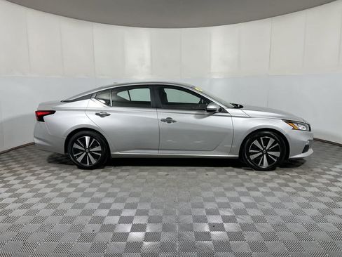 Used 2022 Nissan Altima 2.5 SV FWD image 9