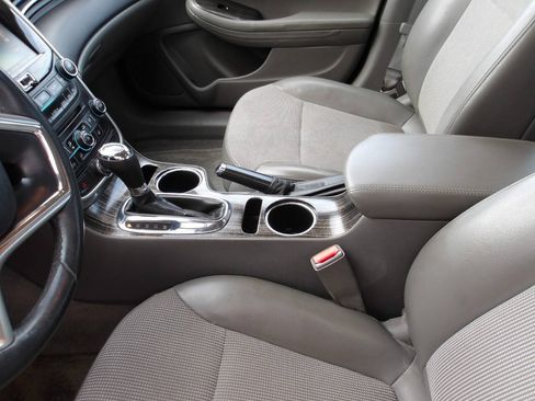 Used 2015 Chevrolet Malibu LT FWD image 26
