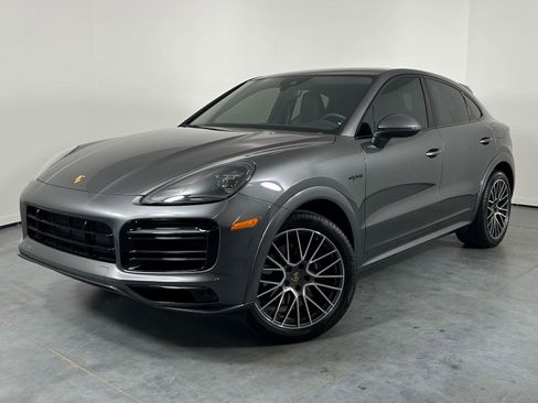Used 2023 Porsche Cayenne Coupe image 1