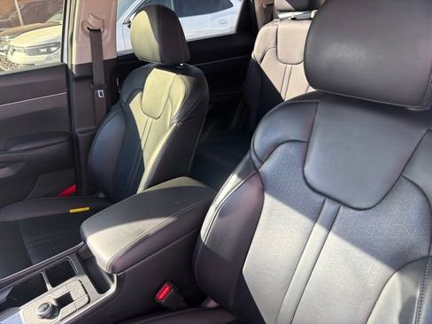 Used 2023 Kia Sorento EX AWD/4WD image 12