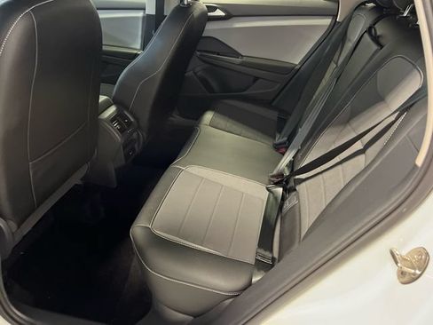 Certified 2022 Volkswagen Taos SE FWD image 16