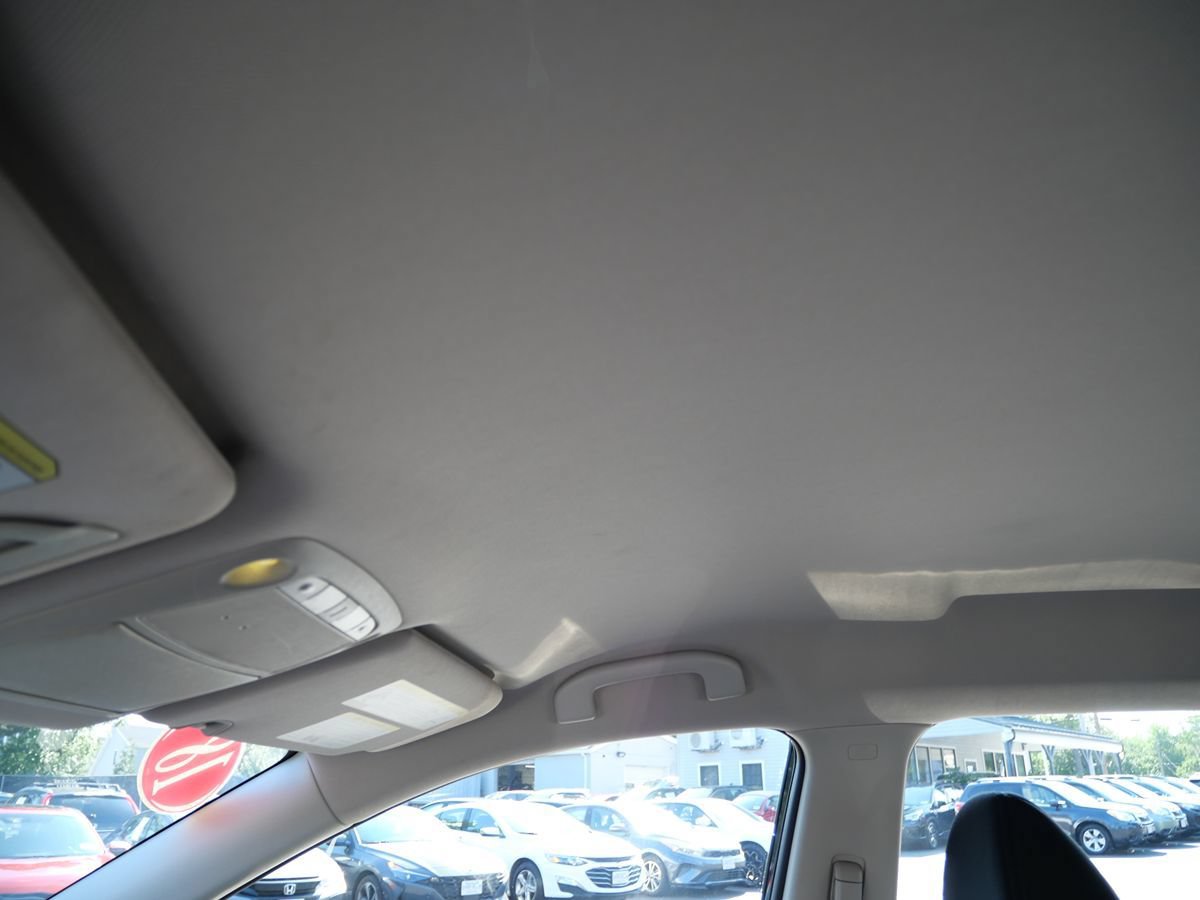 Used 2018 Nissan Rogue S AWD/4WD image 12