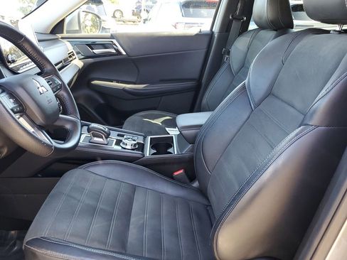 Used 2023 Mitsubishi Outlander SE FWD image 17