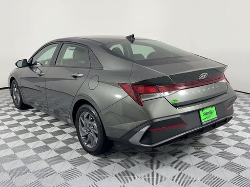 Used 2024 Hyundai Elantra SEL image 3