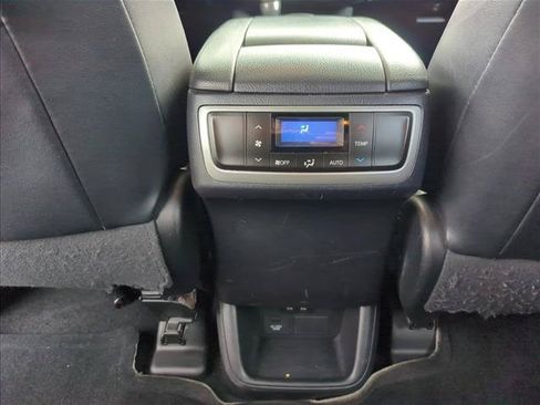 Used 2019 Toyota Highlander Limited FWD image 23