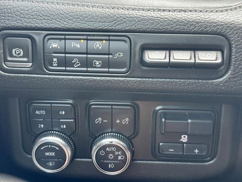 Used 2022 GMC Yukon Denali w/ Advanced Technology Package image 15