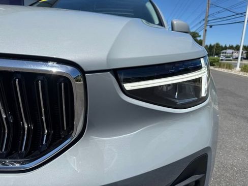 Certified 2025 Volvo XC40 B5 Plus AWD/4WD image 6