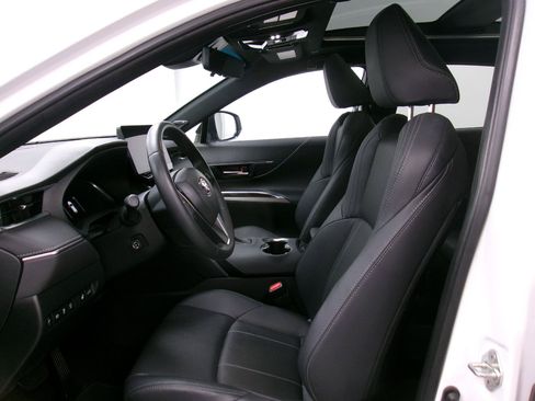 Used 2024 Toyota Venza Limited AWD/4WD image 8