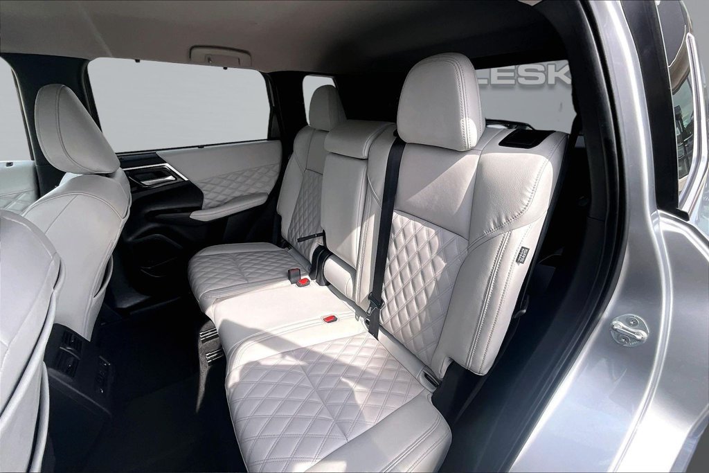 Used 2024 Mitsubishi Outlander SEL AWD/4WD image 25