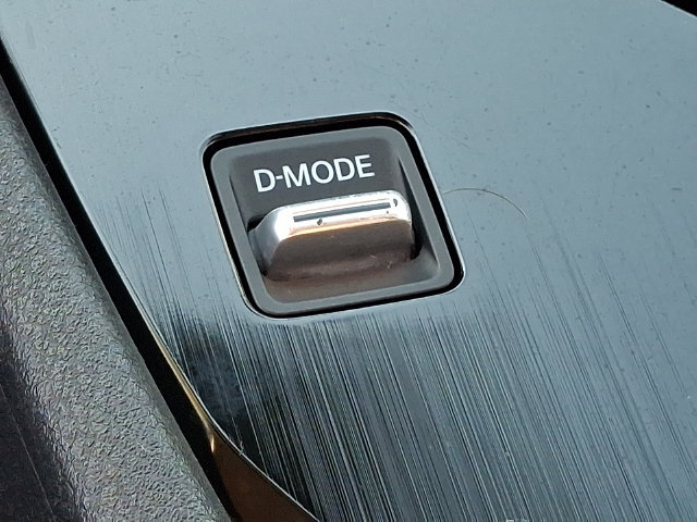 Used 2024 Nissan Rogue S FWD image 25