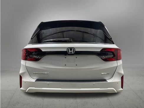New 2026 Honda Odyssey Touring image 4