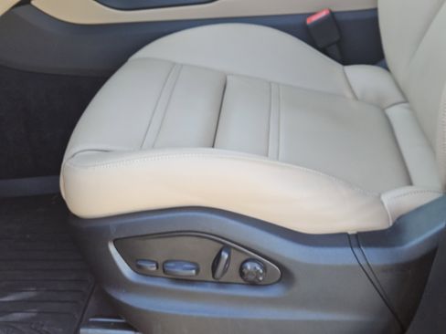 Certified 2025 Porsche Cayenne S image 23