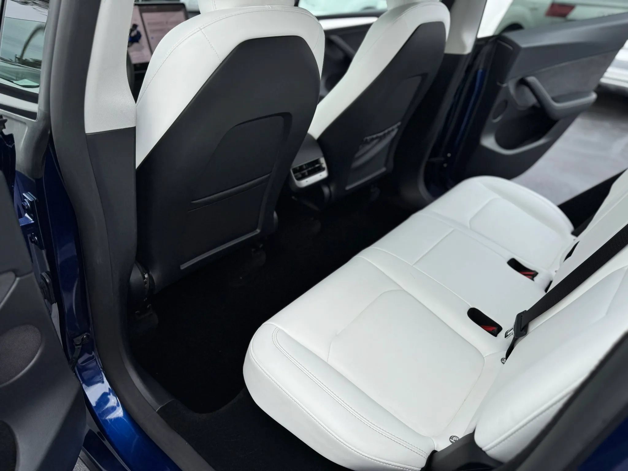 Used 2023 Tesla Model Y Long Range AWD/4WD image 18