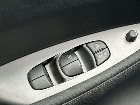 Used 2022 Nissan Leaf S image 13