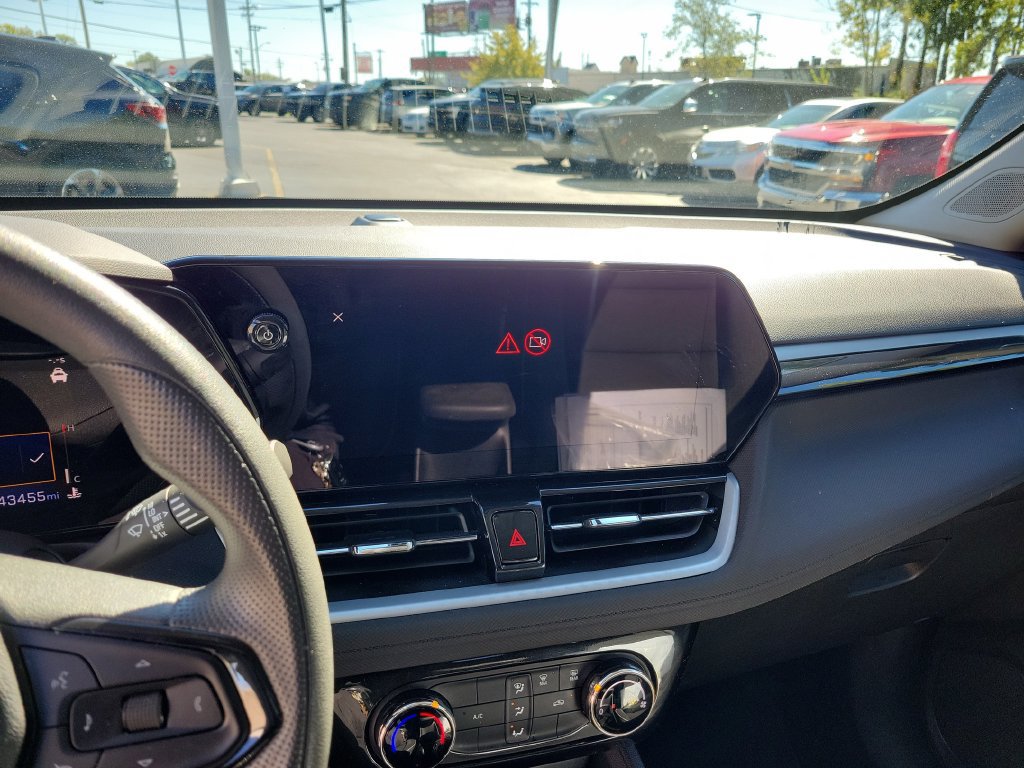 Used 2025 Chevrolet TrailBlazer LT FWD image 30