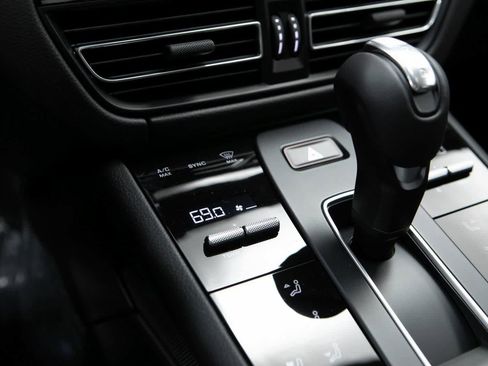 New 2026 Porsche Macan Turbo image 22