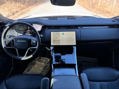 Used 2025 Land Rover Range Rover Sport SE image 21