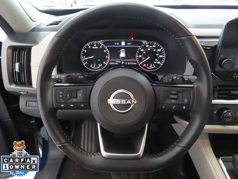 Used 2023 Nissan Pathfinder SL w/ SL Premium Package FWD image 17