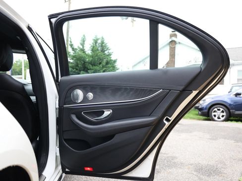 Used 2019 Mercedes-Benz E 300 4MATIC image 27
