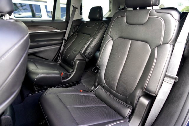 Used 2023 Jeep Grand Cherokee L Limited w/ Luxury Tech Group II RWD image 29