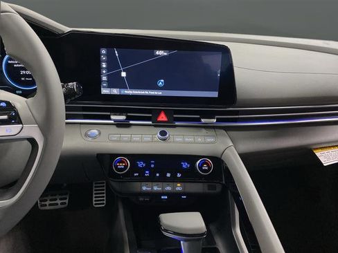 New 2025 Hyundai Elantra SEL image 7