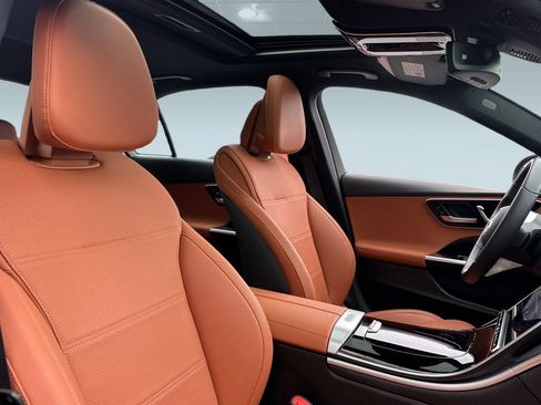 Used 2025 Mercedes-Benz C 300 Sedan image 31