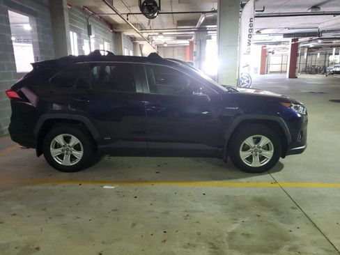 Used 2019 Toyota RAV4 XLE w/ Convenience Package AWD/4WD image 8