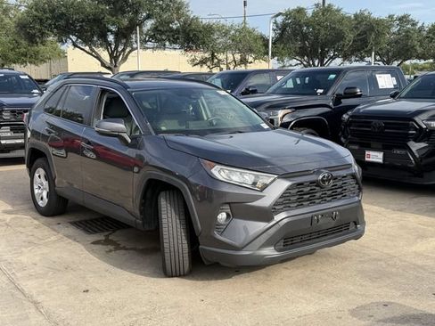 Used 2019 Toyota RAV4 XLE w/ Convenience Package AWD/4WD image 3