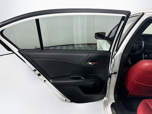 Used 2017 Honda Accord Sport image 24