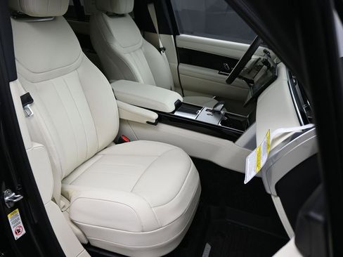 New 2026 Land Rover Range Rover SE image 9