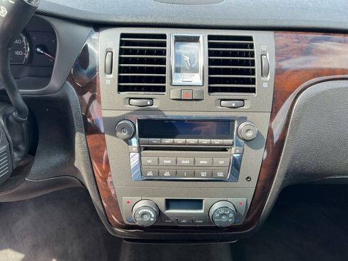 Used 2011 Cadillac DTS Luxury FWD image 14