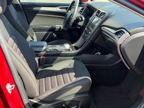 Used 2018 Ford Fusion SE w/ Fusion SE Technology Package FWD image 20