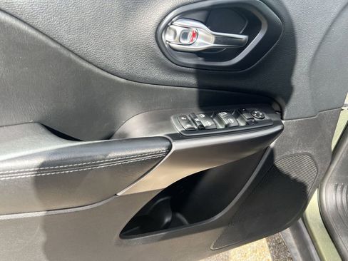 Used 2020 Jeep Cherokee Latitude image 14