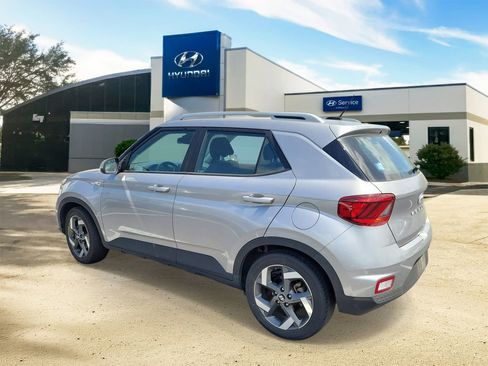 Used 2023 Hyundai Venue SEL w/ Cargo Package image 3