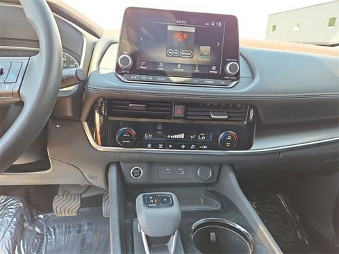 Used 2021 Nissan Rogue SV image 20