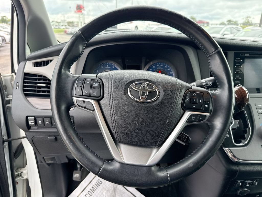 Used 2018 Toyota Sienna Limited Premium w/ Carpet Mat Package AWD/4WD image 18