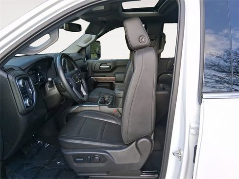Used 2023 GMC Sierra 3500 Denali image 9