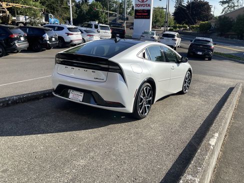 Certified 2024 Toyota Prius Prime FWD image 6