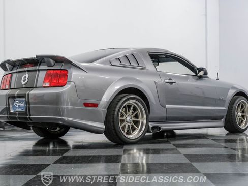 Used 2006 Ford Mustang GT RWD image 26