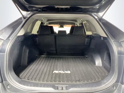 Used 2021 Toyota RAV4 LE FWD image 32